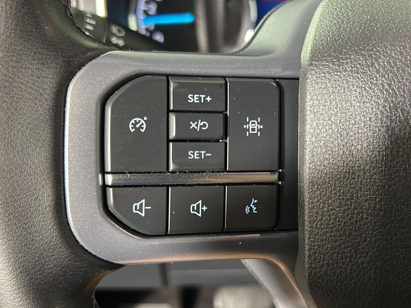Used 2023 Avalanche Gray Ford XLT image 21