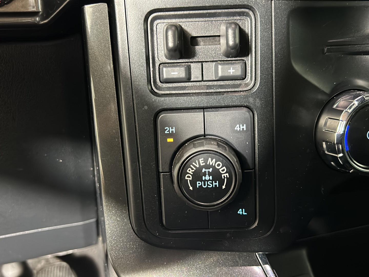 Used 2023 Avalanche Gray Ford XLT image 24