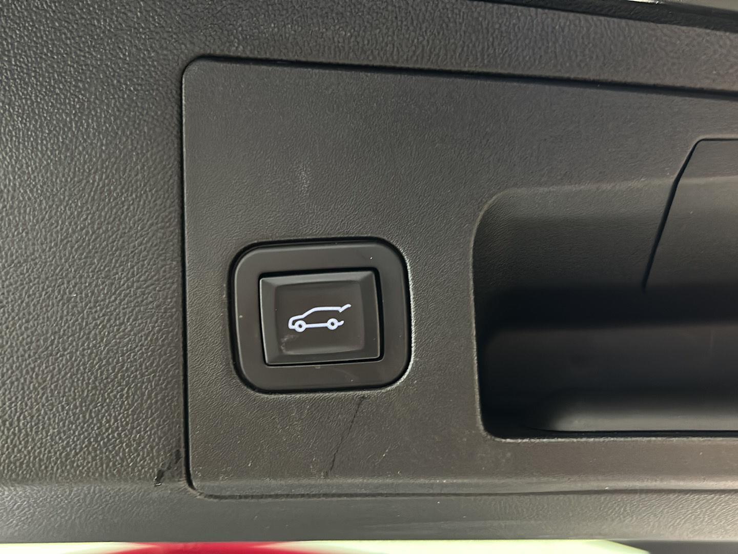Used 2019 Black Metallic Cadillac Luxury image 10
