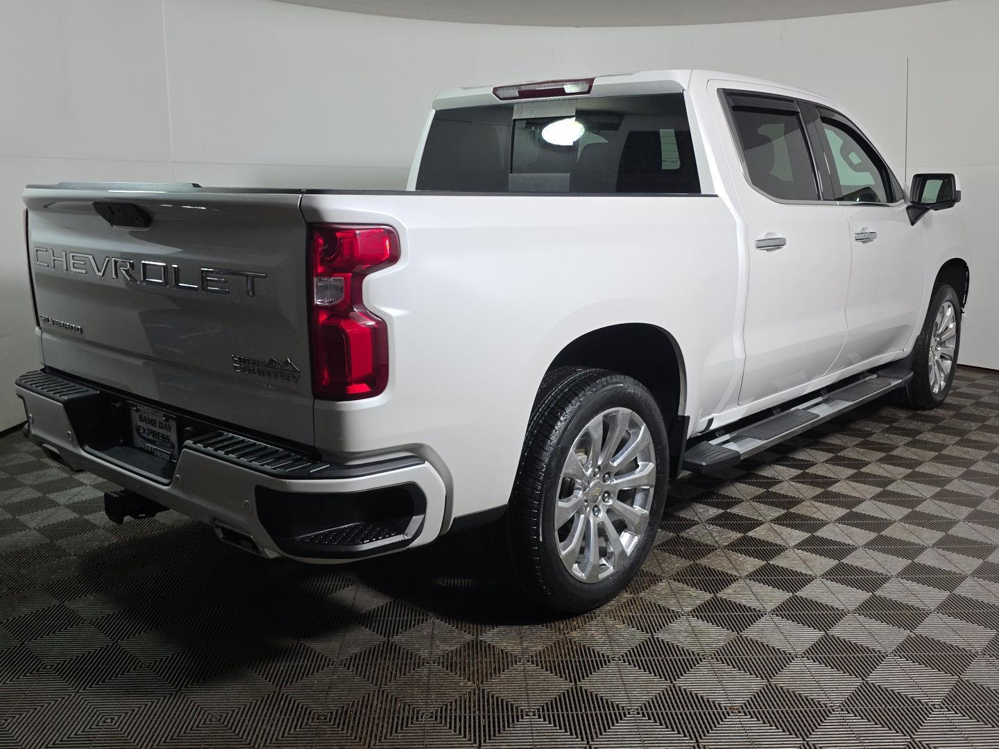 Used 2020 Iridescent Pearl Tricoat Chevrolet High Country image 8