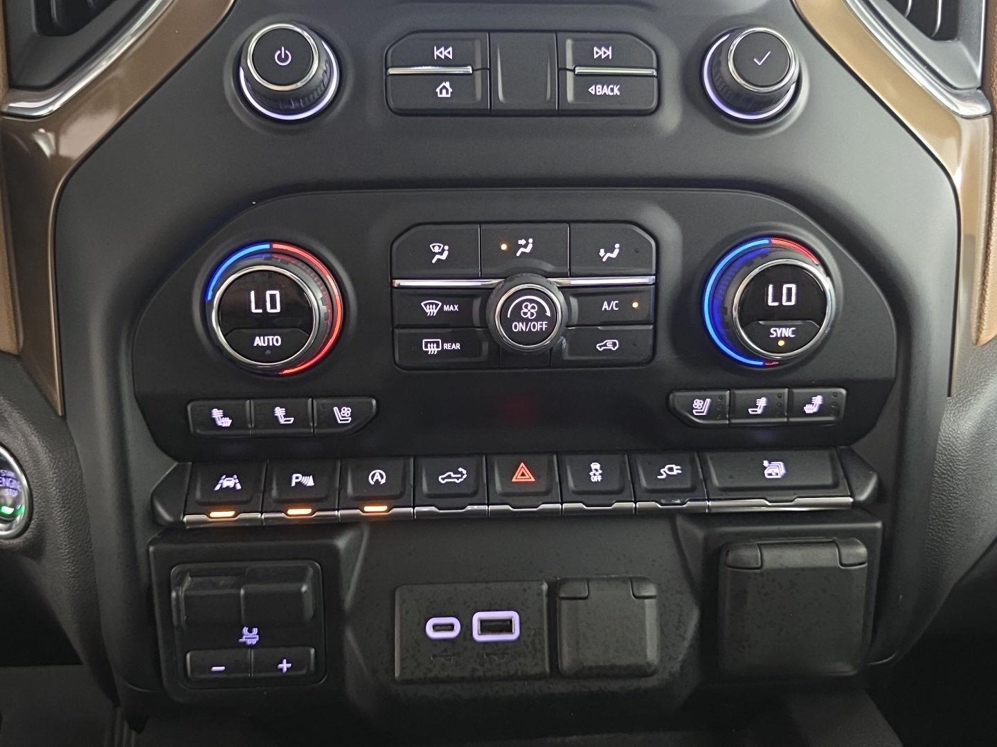 Used 2020 Iridescent Pearl Tricoat Chevrolet High Country image 14
