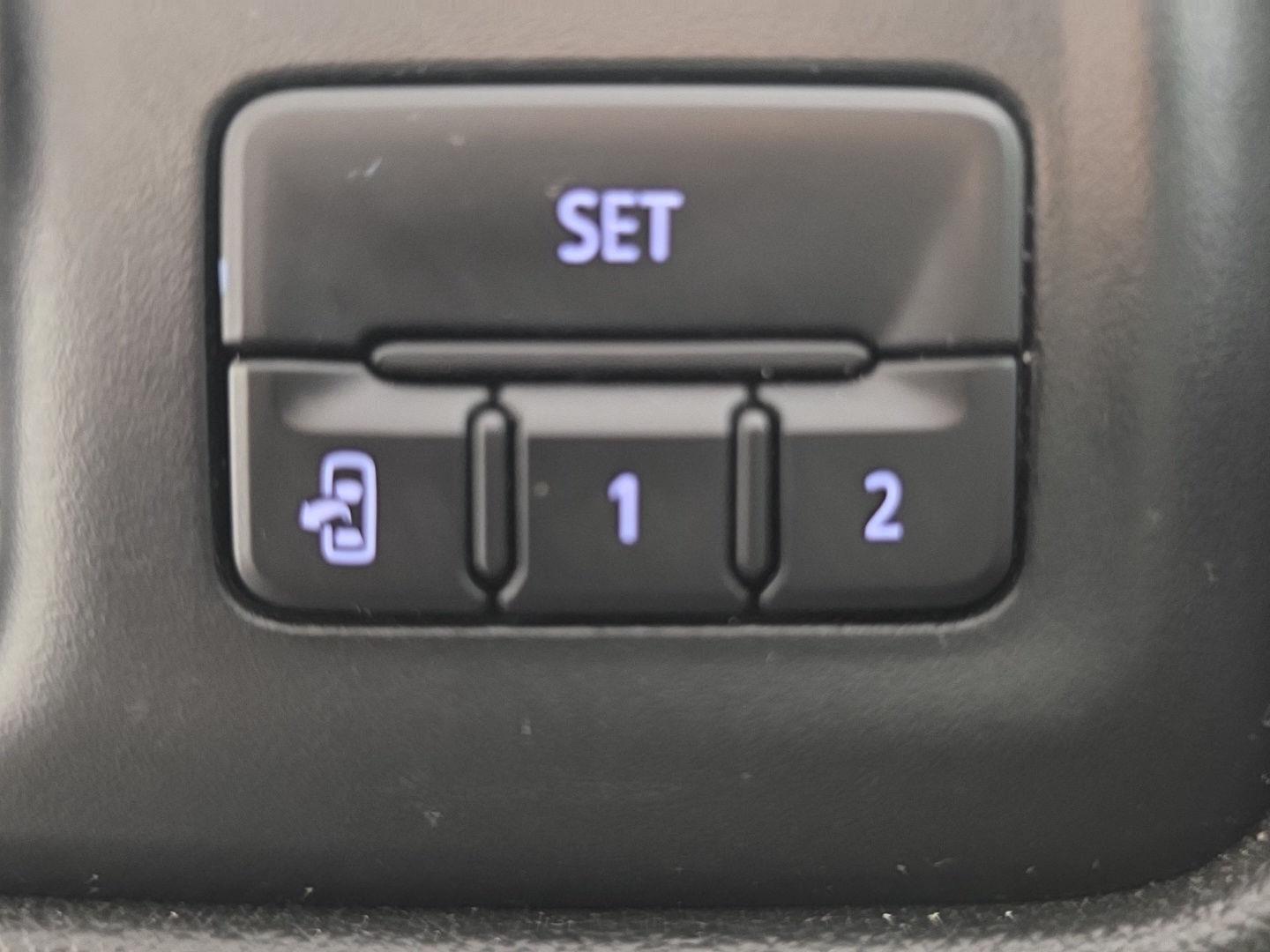 Used 2020 Iridescent Pearl Tricoat Chevrolet High Country image 15