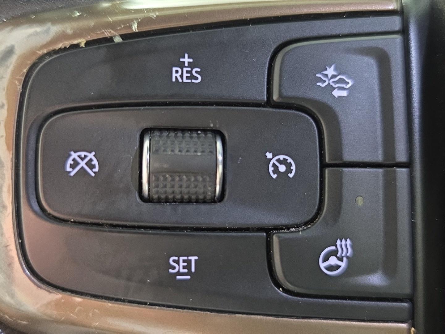 Used 2020 Iridescent Pearl Tricoat Chevrolet High Country image 18