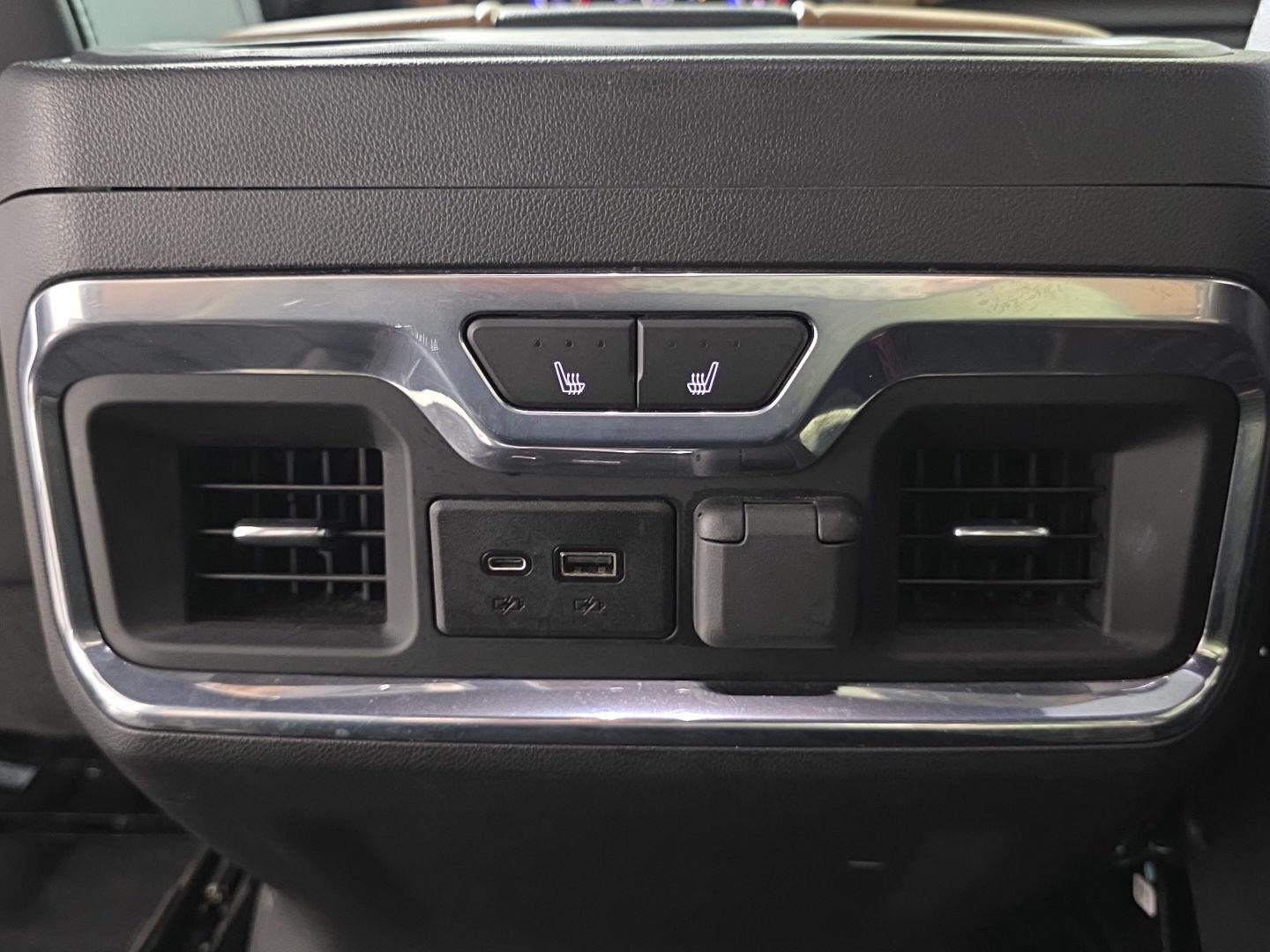 Used 2020 Iridescent Pearl Tricoat Chevrolet High Country image 25