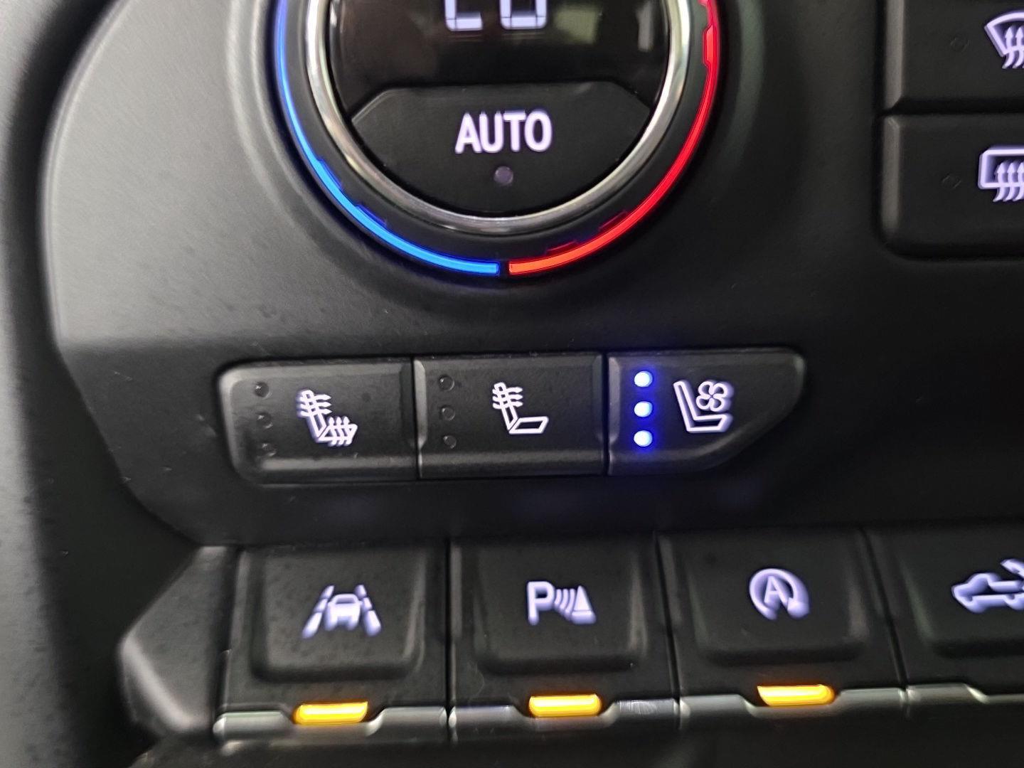 Used 2020 Iridescent Pearl Tricoat Chevrolet High Country image 27