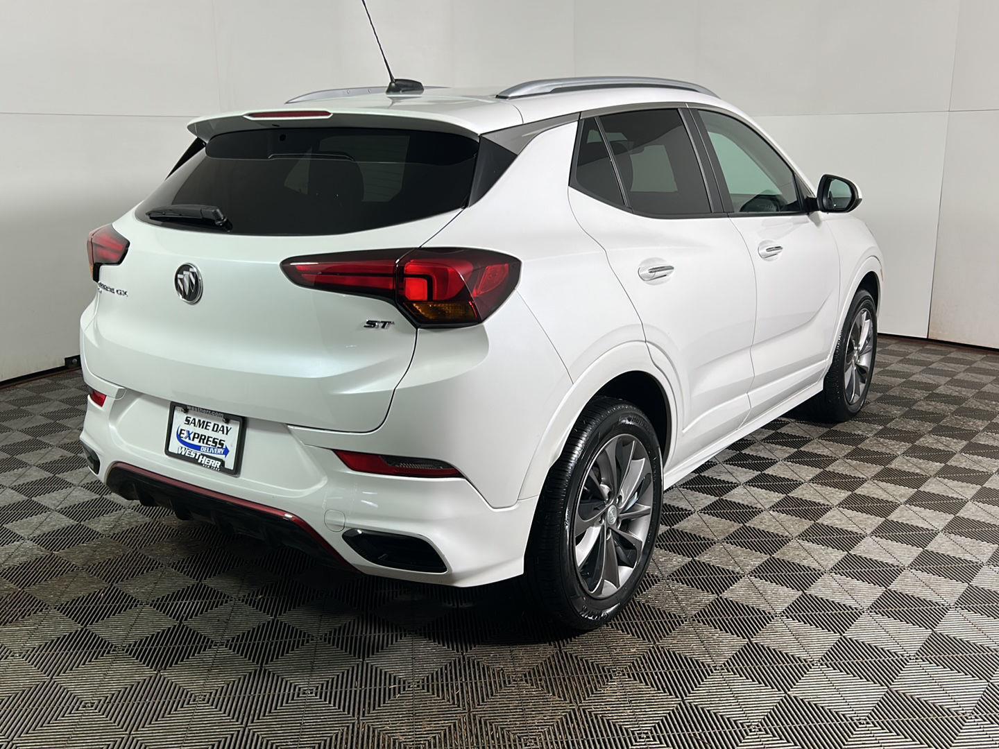 Used 2023 White Frost Tricoat Buick Select image 6