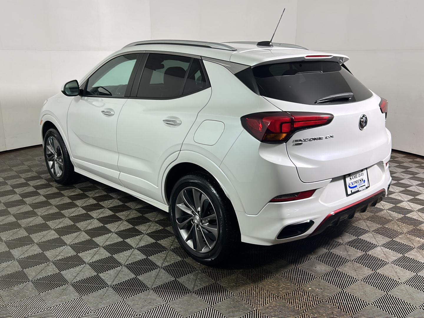 Used 2023 White Frost Tricoat Buick Select image 10