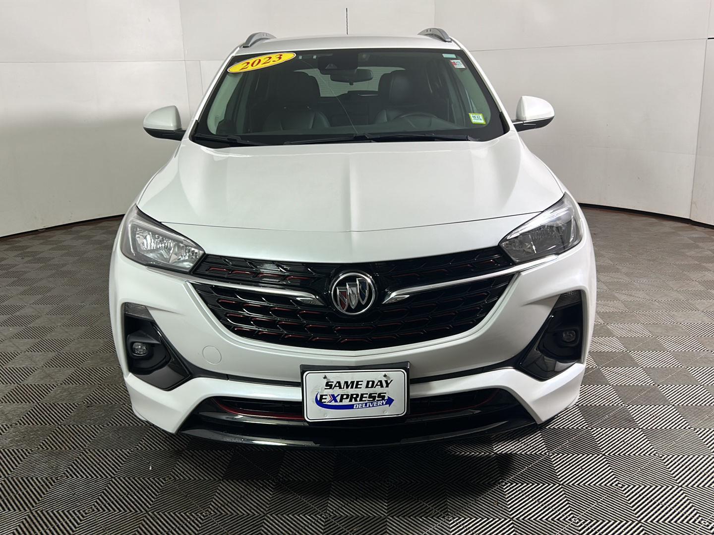 Used 2023 White Frost Tricoat Buick Select image 12
