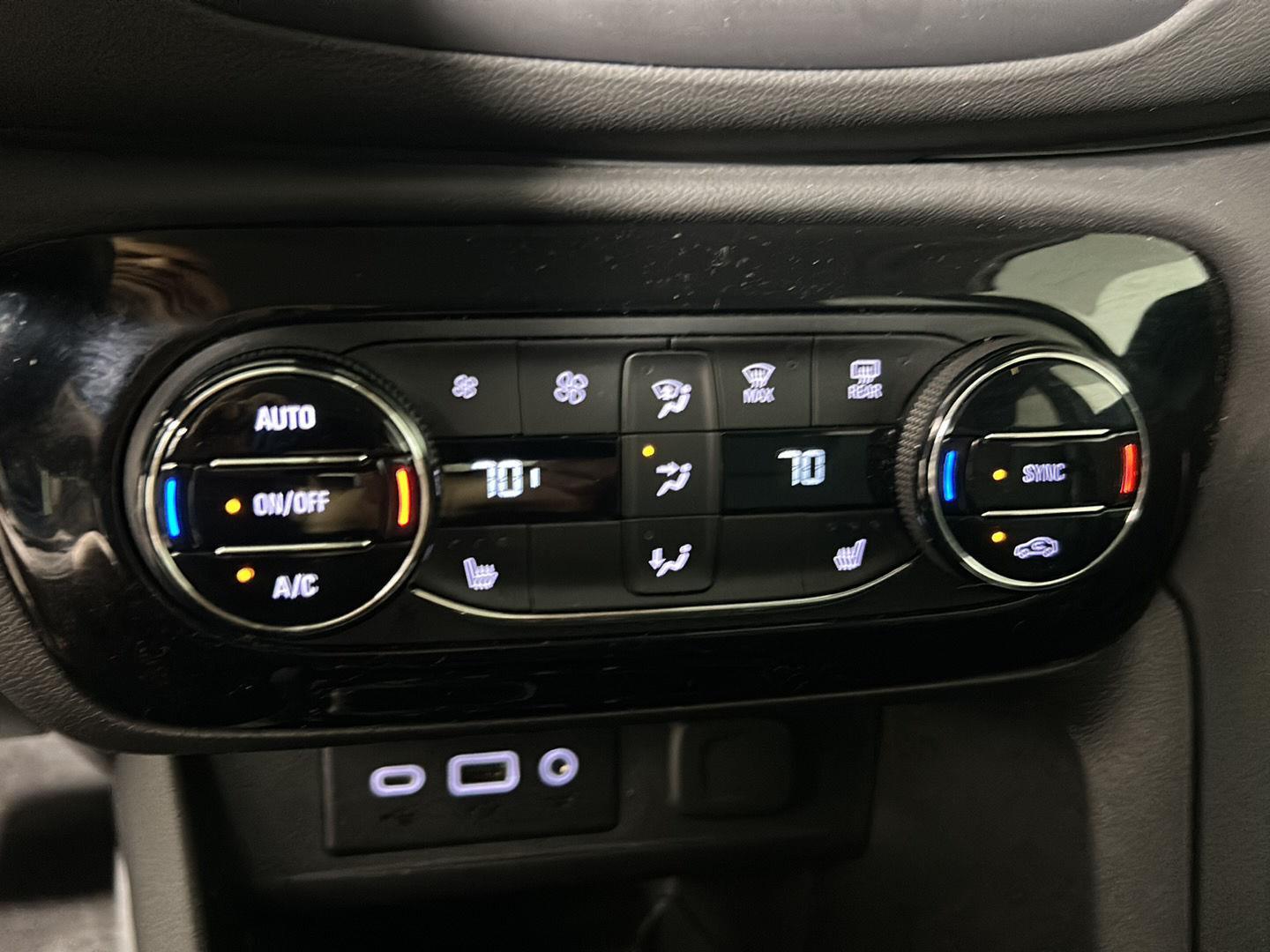 Used 2023 White Frost Tricoat Buick Select image 20