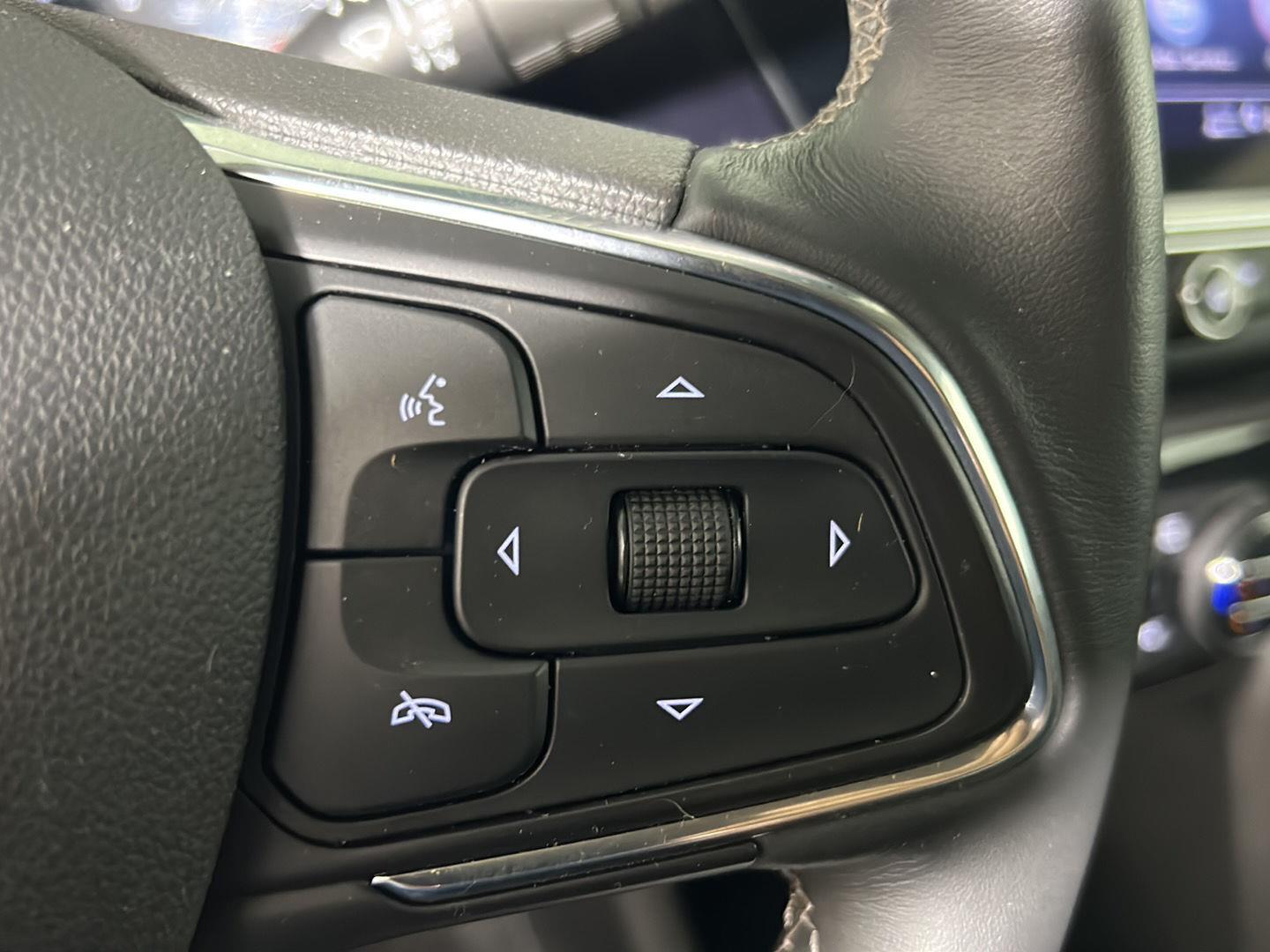 Used 2023 White Frost Tricoat Buick Select image 22