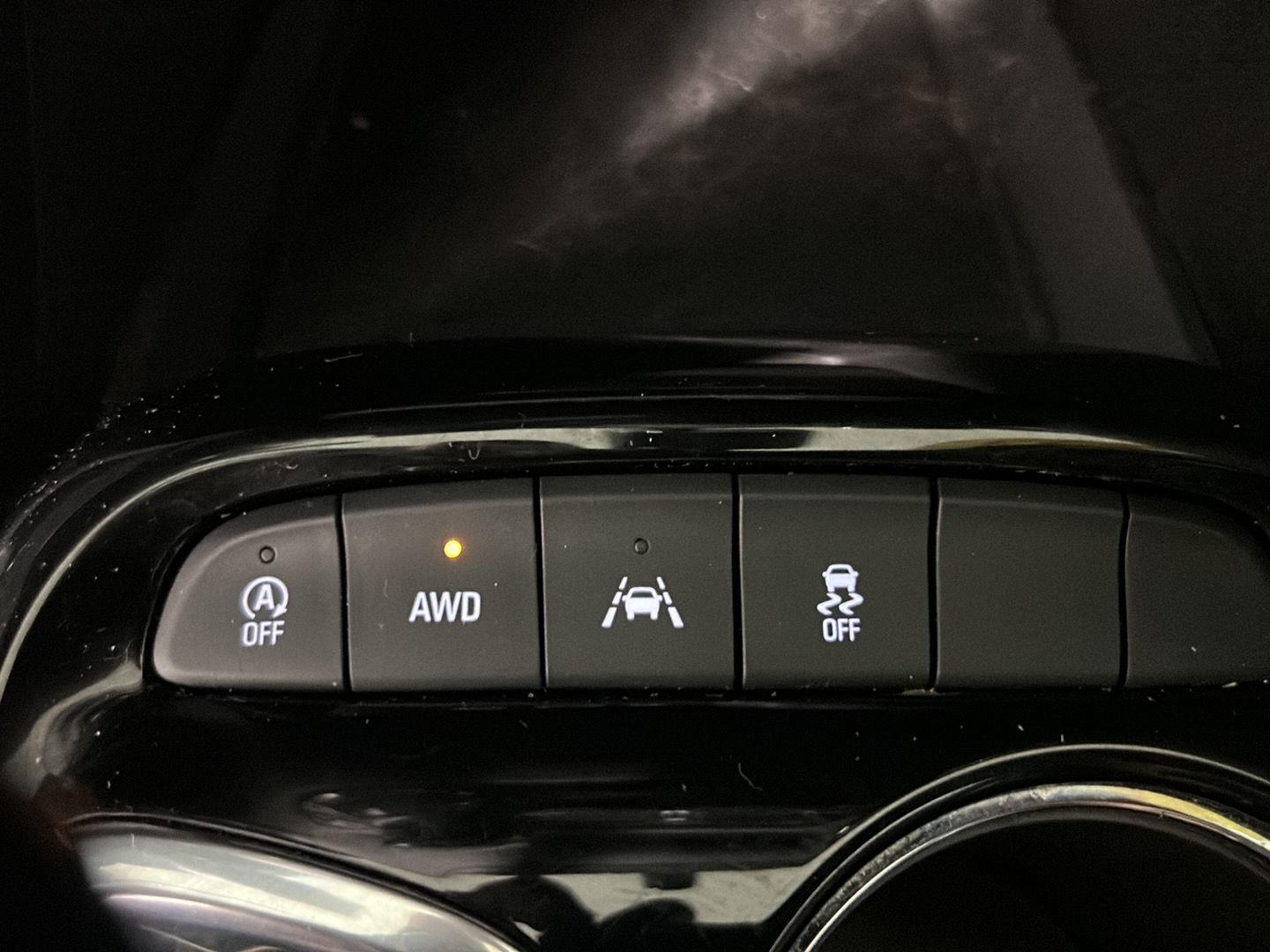 Used 2023 White Frost Tricoat Buick Select image 25