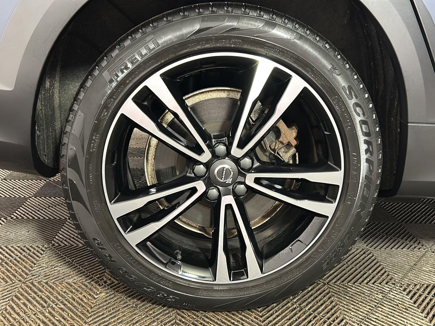 Used 2019 Denim Blue Metallic Volvo T5 image 2