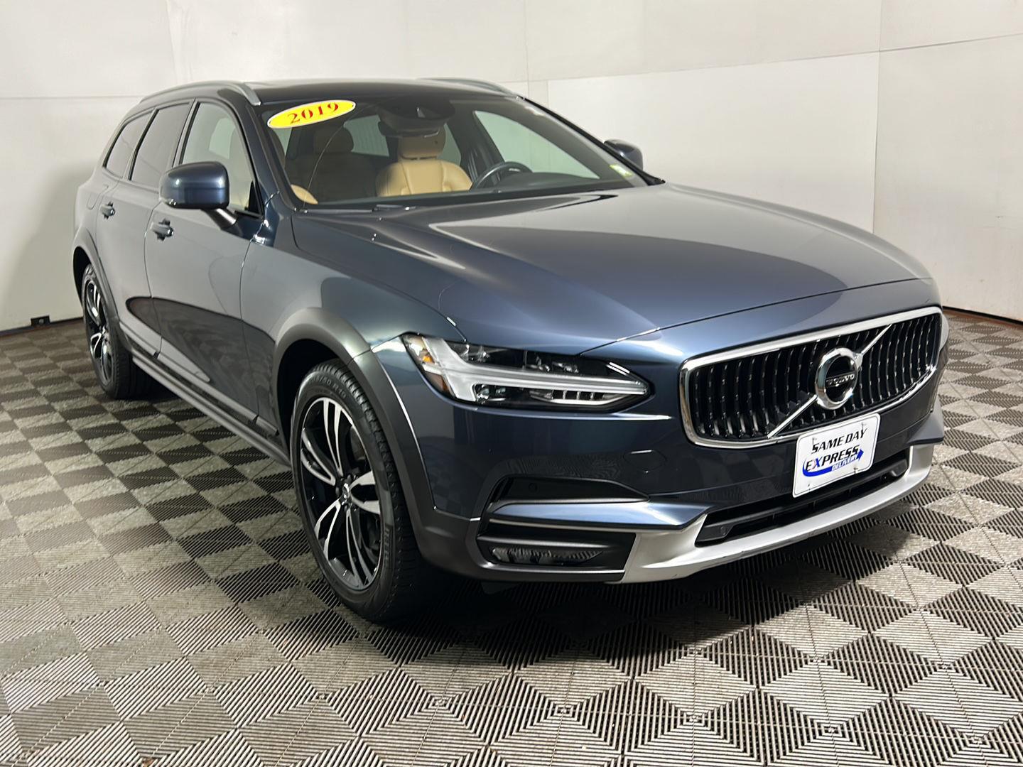 Used 2019 Denim Blue Metallic Volvo T5 image 4