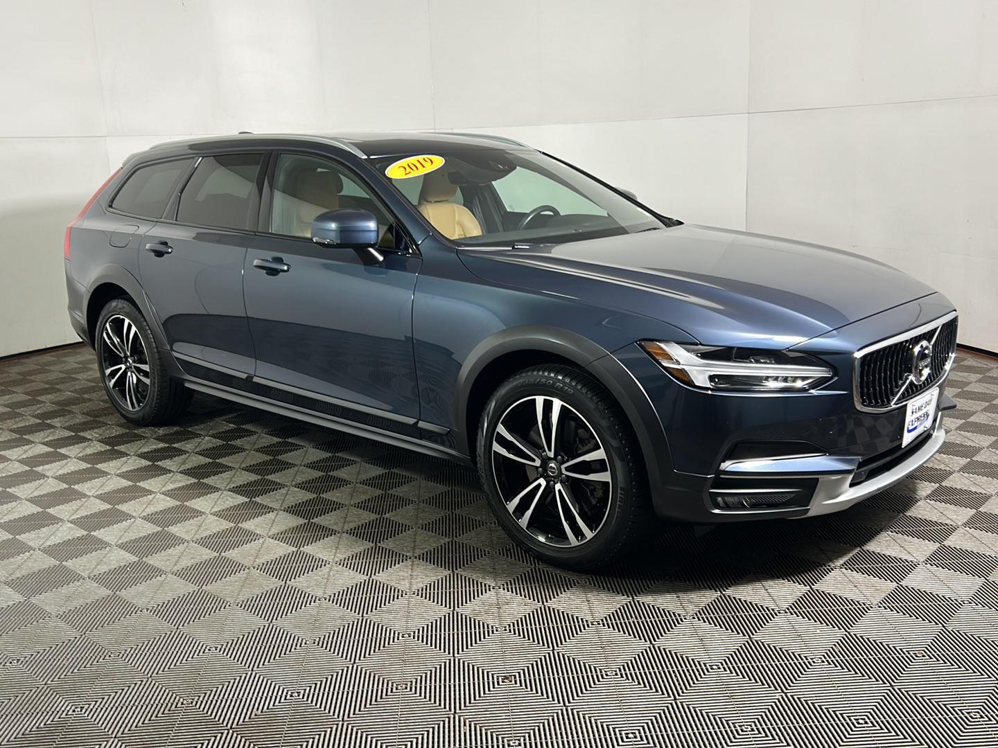 Used 2019 Denim Blue Metallic Volvo T5 image 5