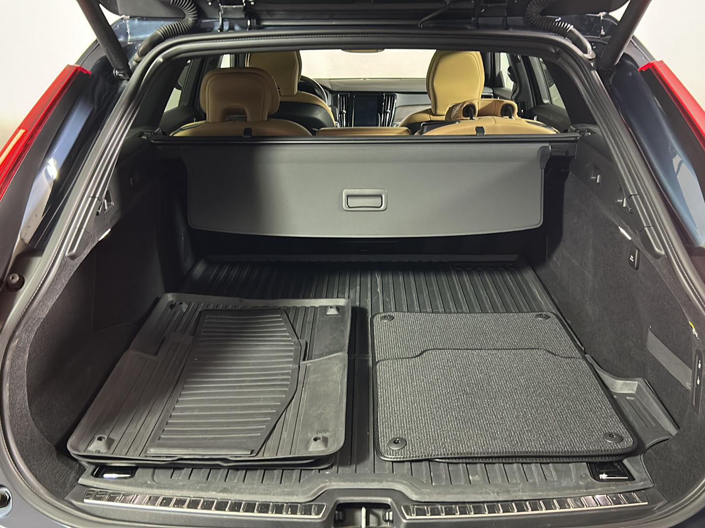 Used 2019 Denim Blue Metallic Volvo T5 image 8