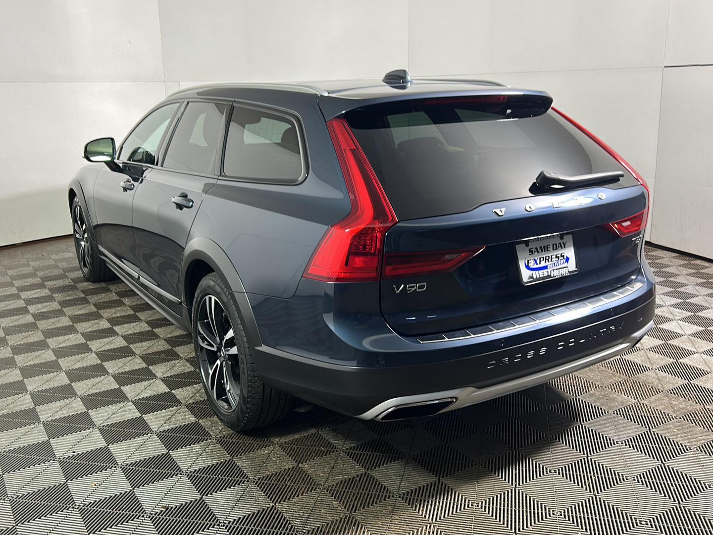 Used 2019 Denim Blue Metallic Volvo T5 image 11