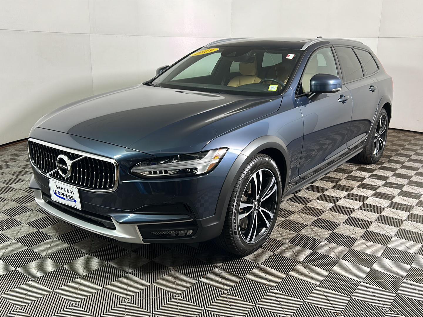 Used 2019 Denim Blue Metallic Volvo T5 image 12