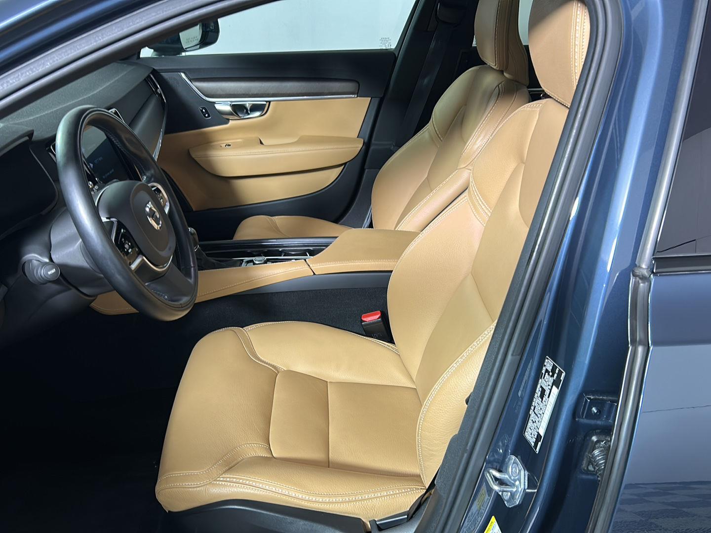 Used 2019 Denim Blue Metallic Volvo T5 image 15