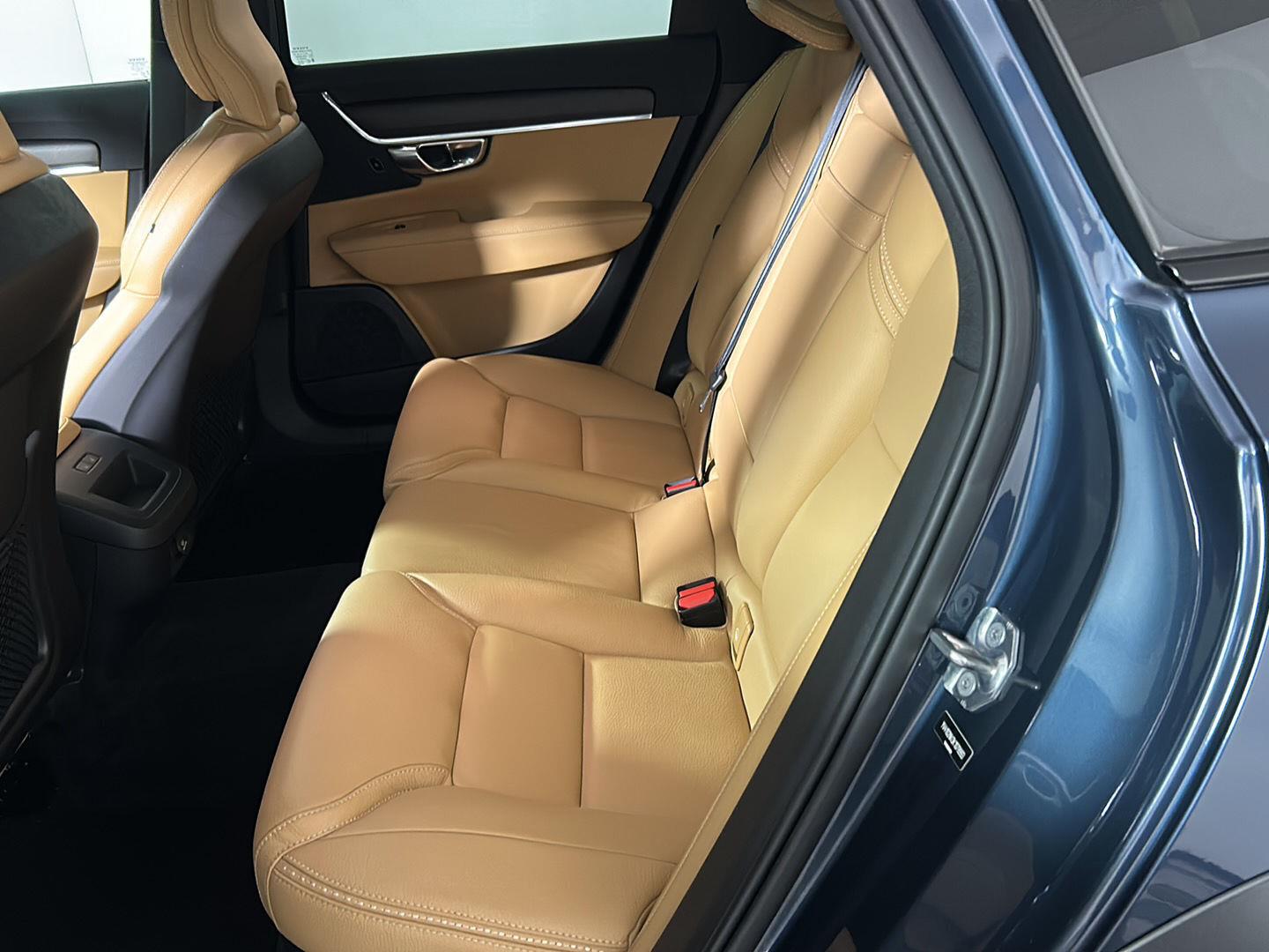 Used 2019 Denim Blue Metallic Volvo T5 image 17