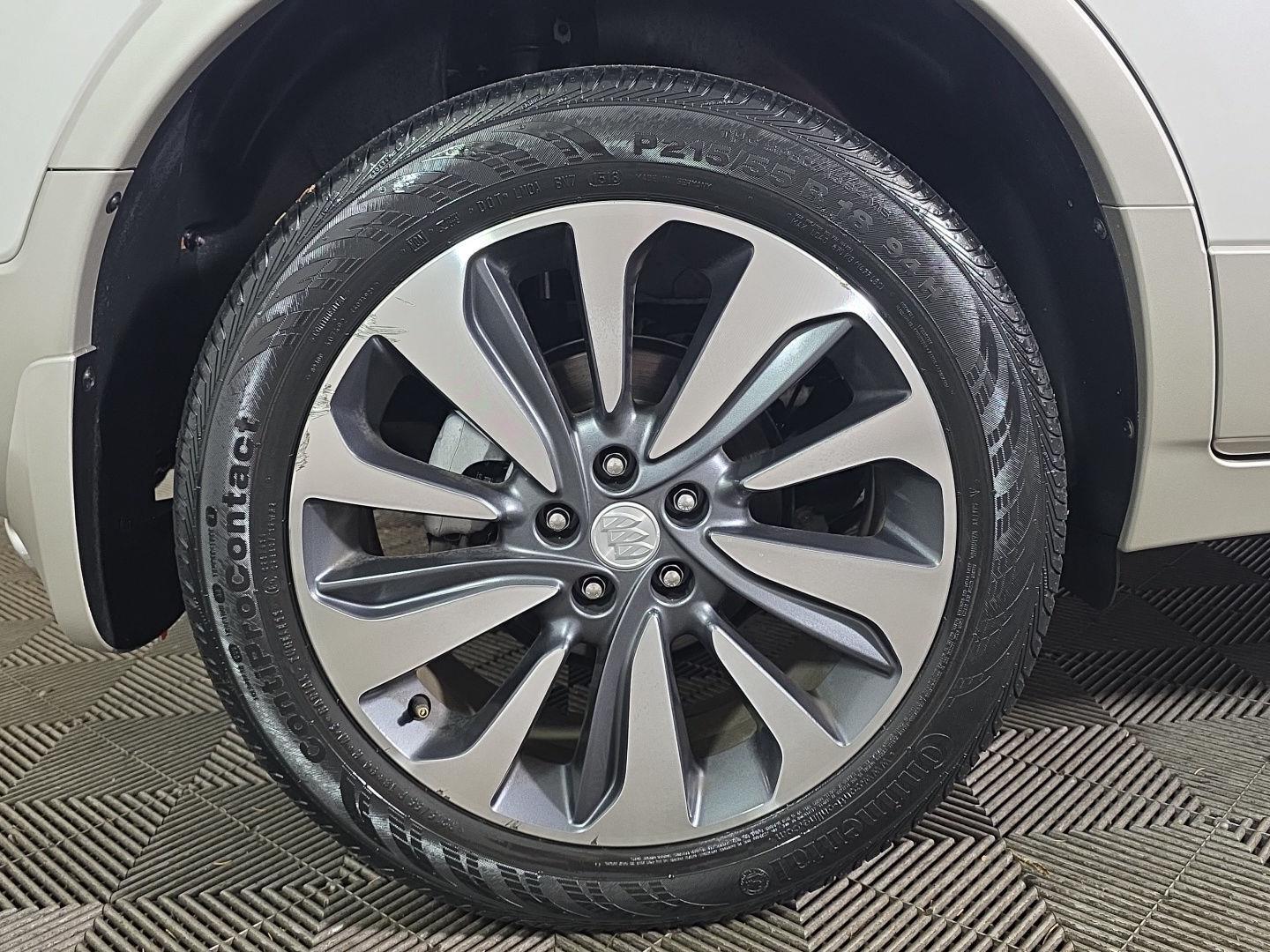 Used 2019 White Frost Tricoat Buick Essence image 2