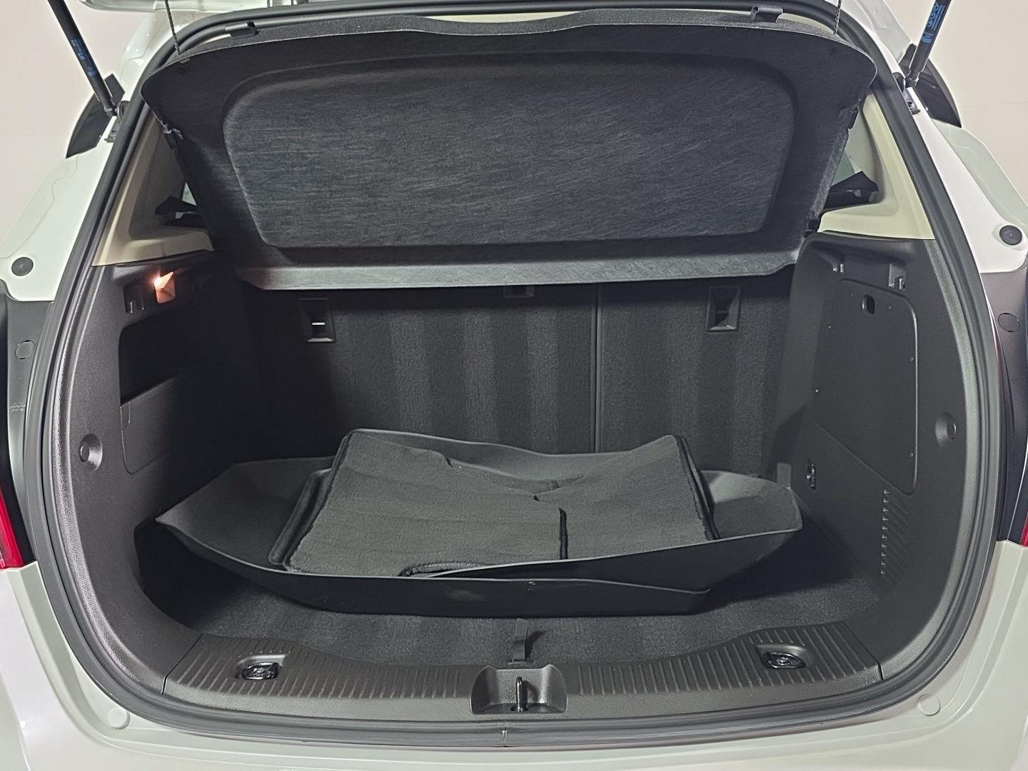 Used 2019 White Frost Tricoat Buick Essence image 3