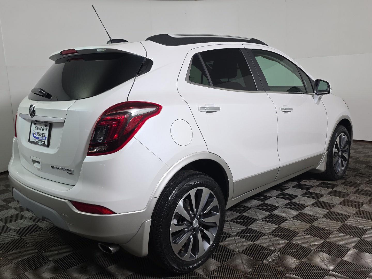 Used 2019 White Frost Tricoat Buick Essence image 9