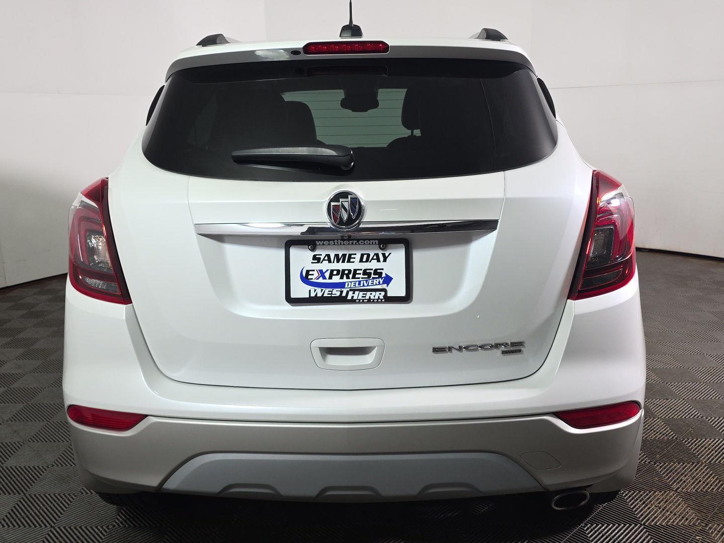 Used 2019 White Frost Tricoat Buick Essence image 10