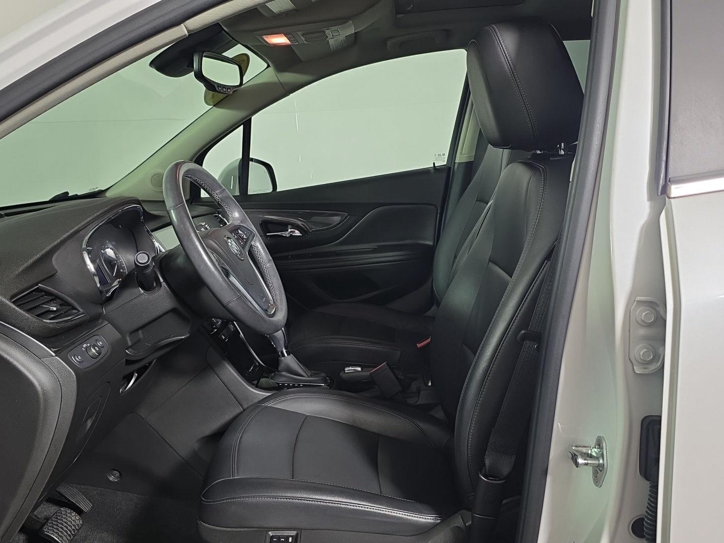 Used 2019 White Frost Tricoat Buick Essence image 12