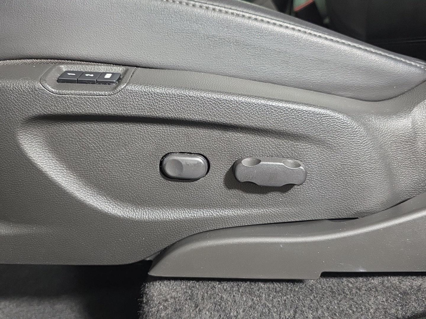 Used 2019 White Frost Tricoat Buick Essence image 13