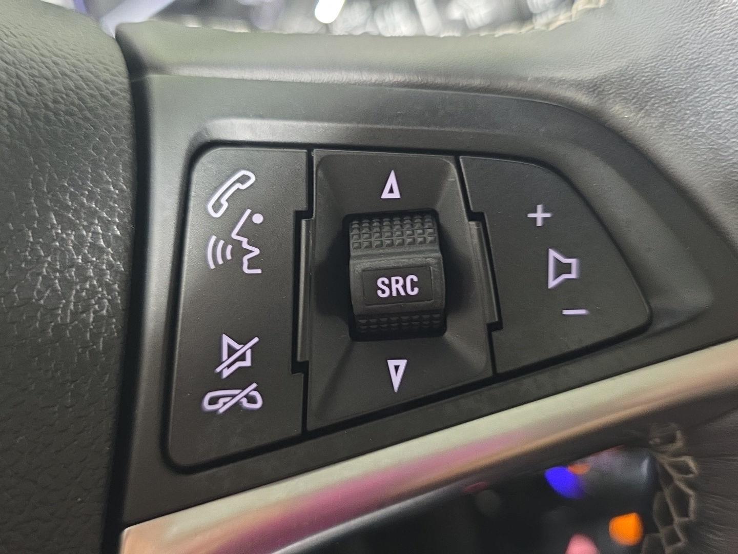 Used 2019 White Frost Tricoat Buick Essence image 20
