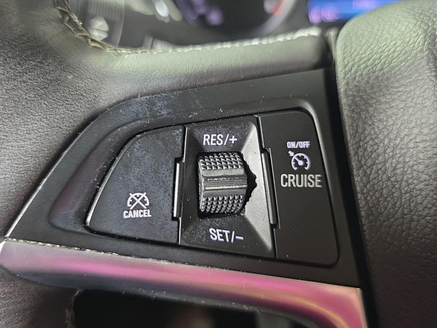 Used 2019 White Frost Tricoat Buick Essence image 21