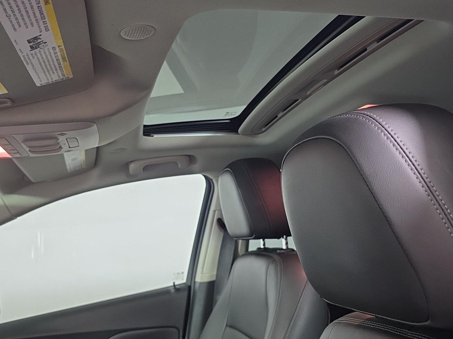 Used 2019 White Frost Tricoat Buick Essence image 24