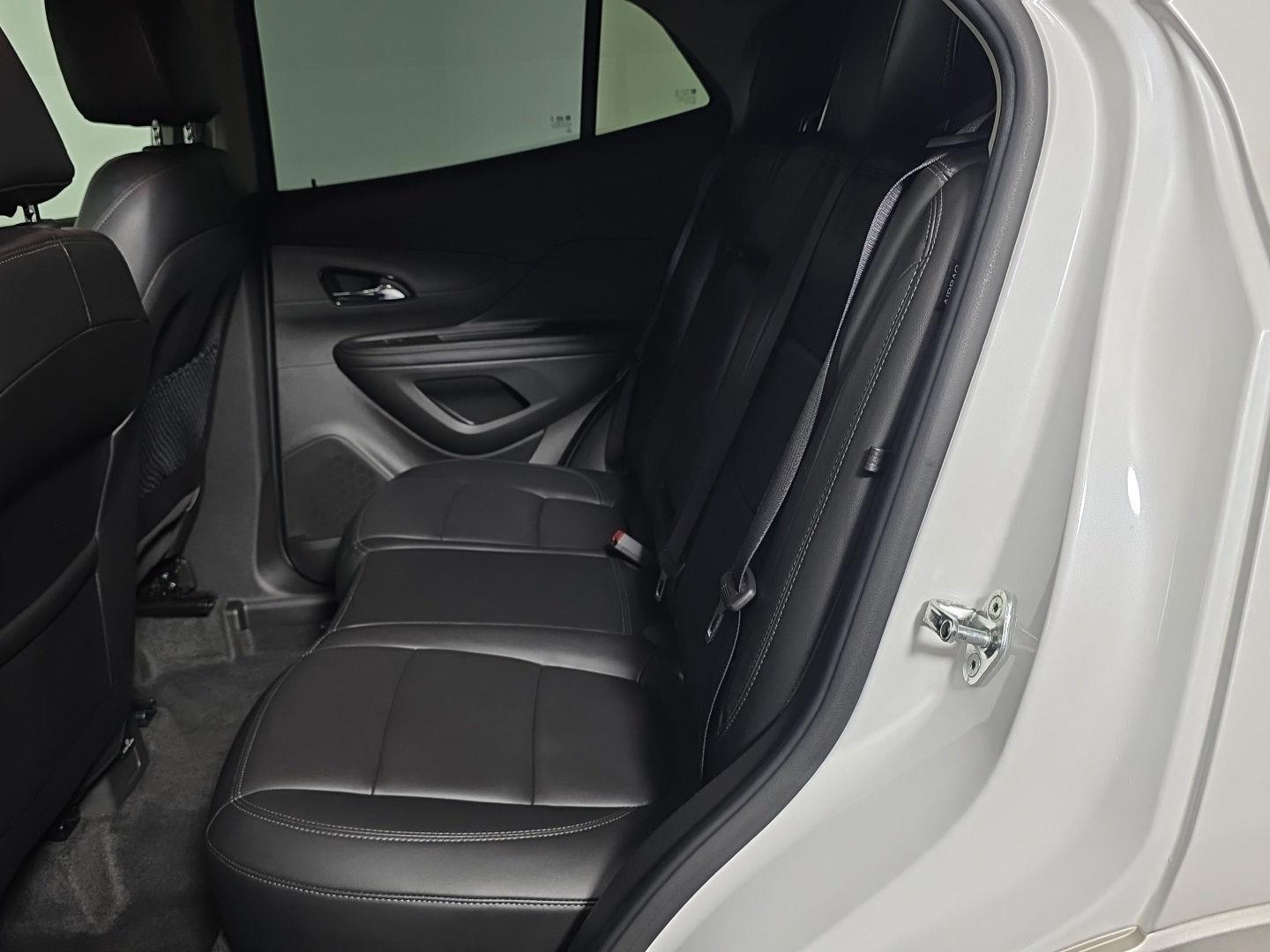 Used 2019 White Frost Tricoat Buick Essence image 27