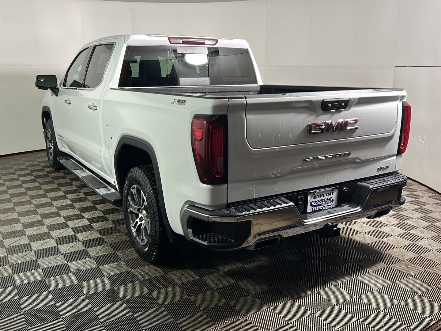 Used 2022 Summit White GMC SLT image 9