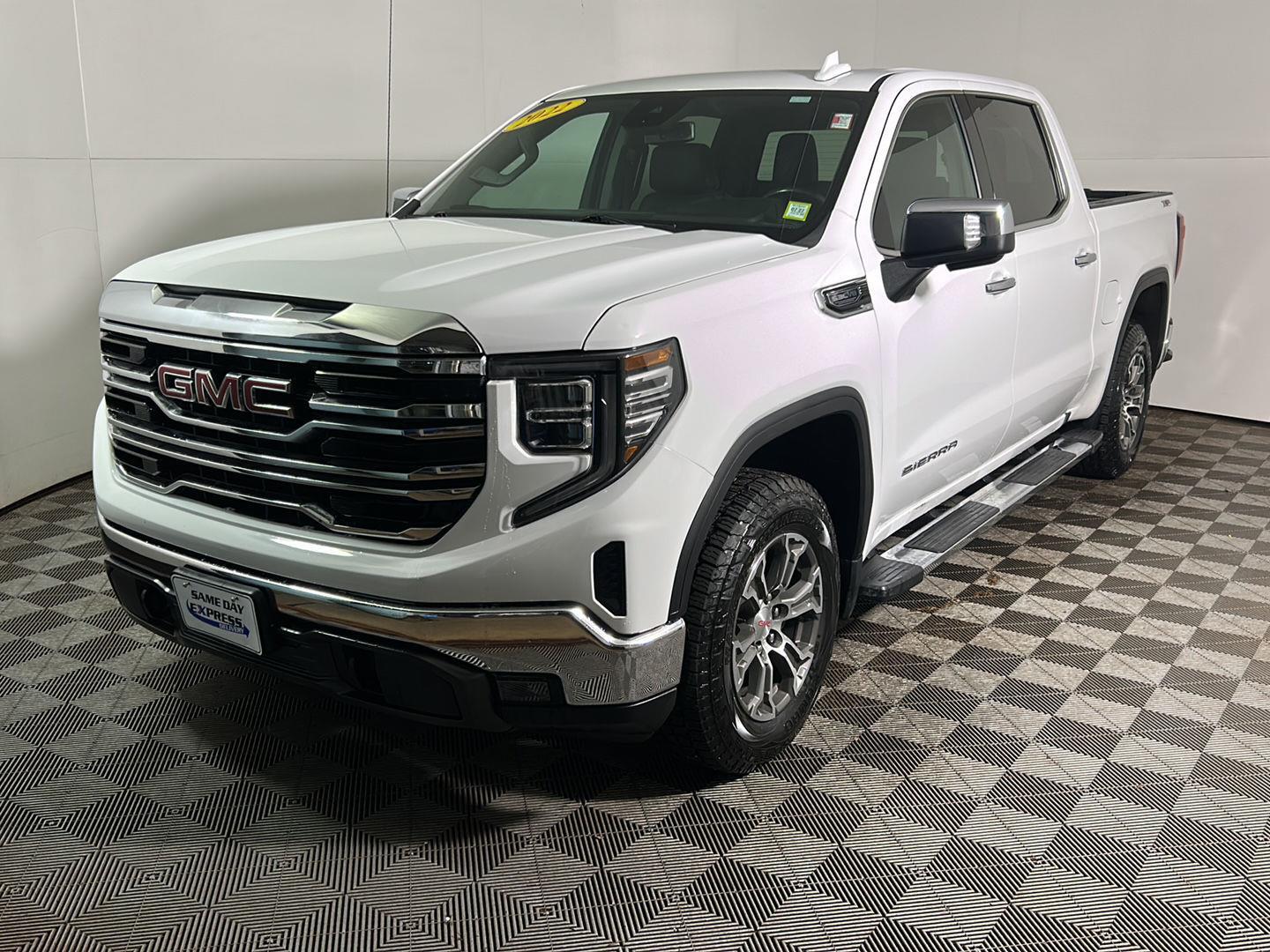 Used 2022 Summit White GMC SLT image 10