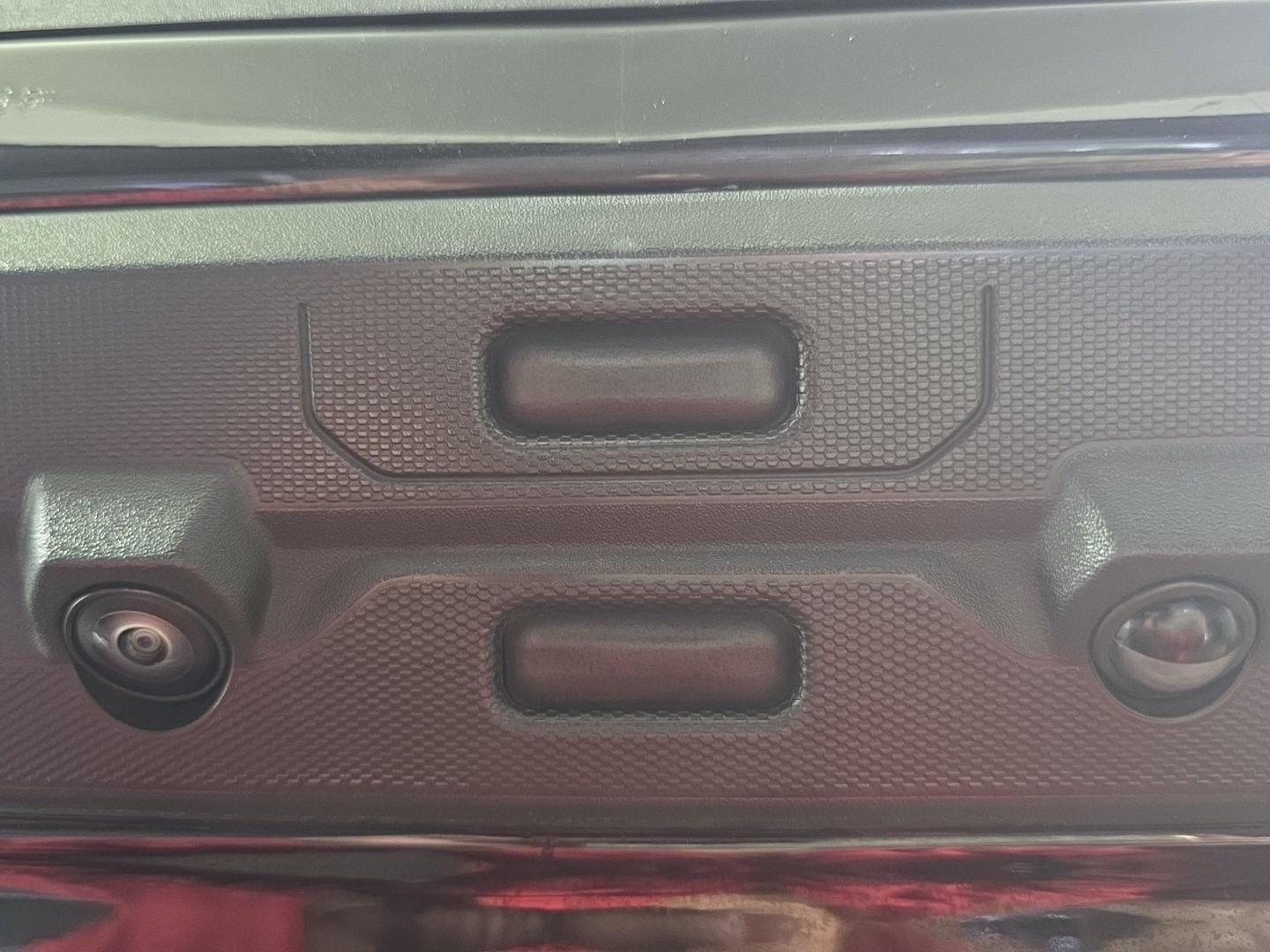 Used 2025 Onyx Black GMC Denali image 4