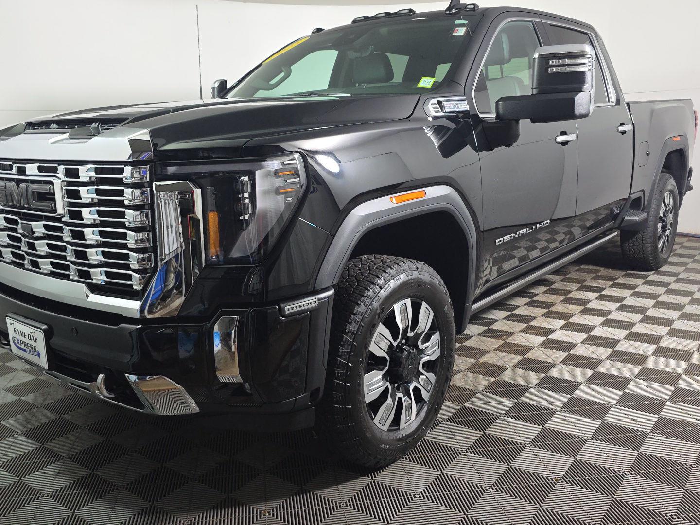 Used 2025 Onyx Black GMC Denali image 6