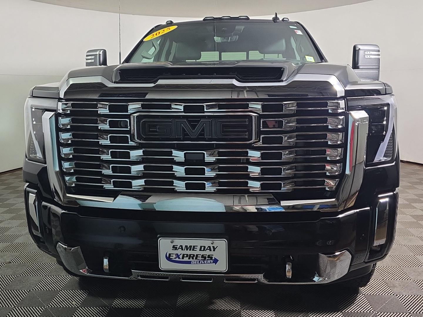 Used 2025 Onyx Black GMC Denali image 8