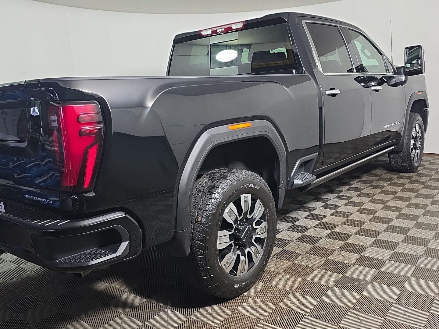 Used 2025 Onyx Black GMC Denali image 10
