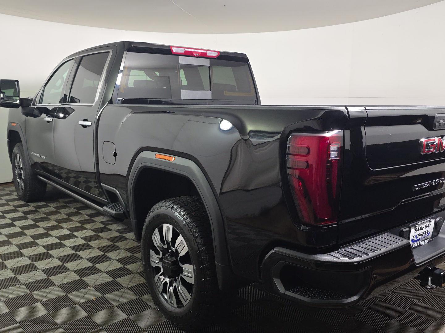 Used 2025 Onyx Black GMC Denali image 12