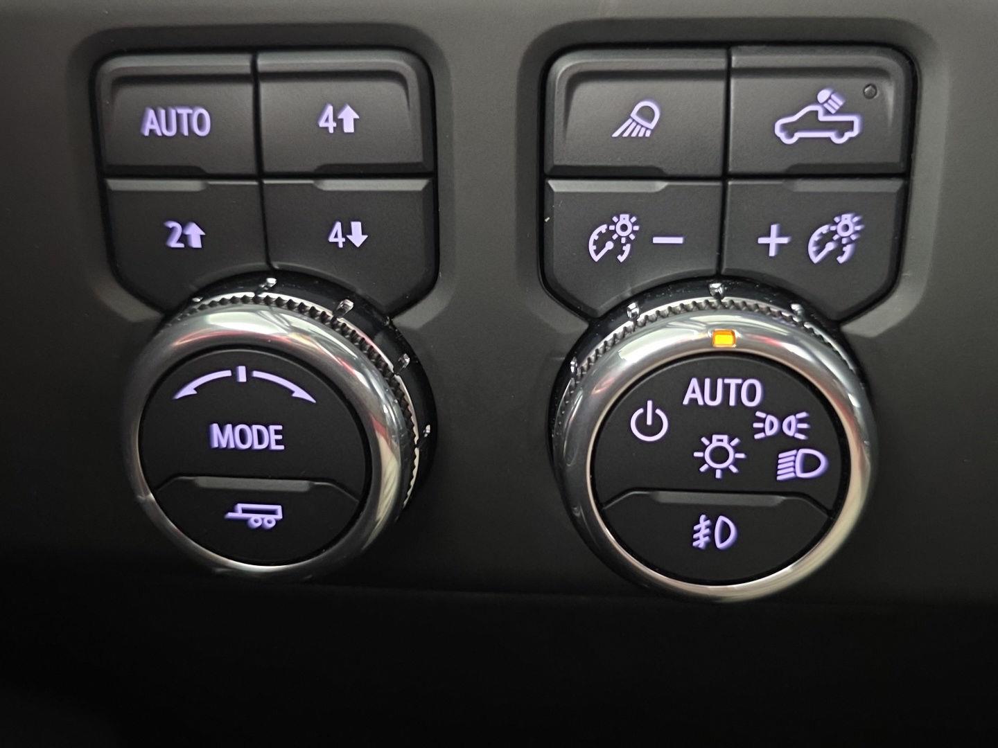 Used 2025 Onyx Black GMC Denali image 29