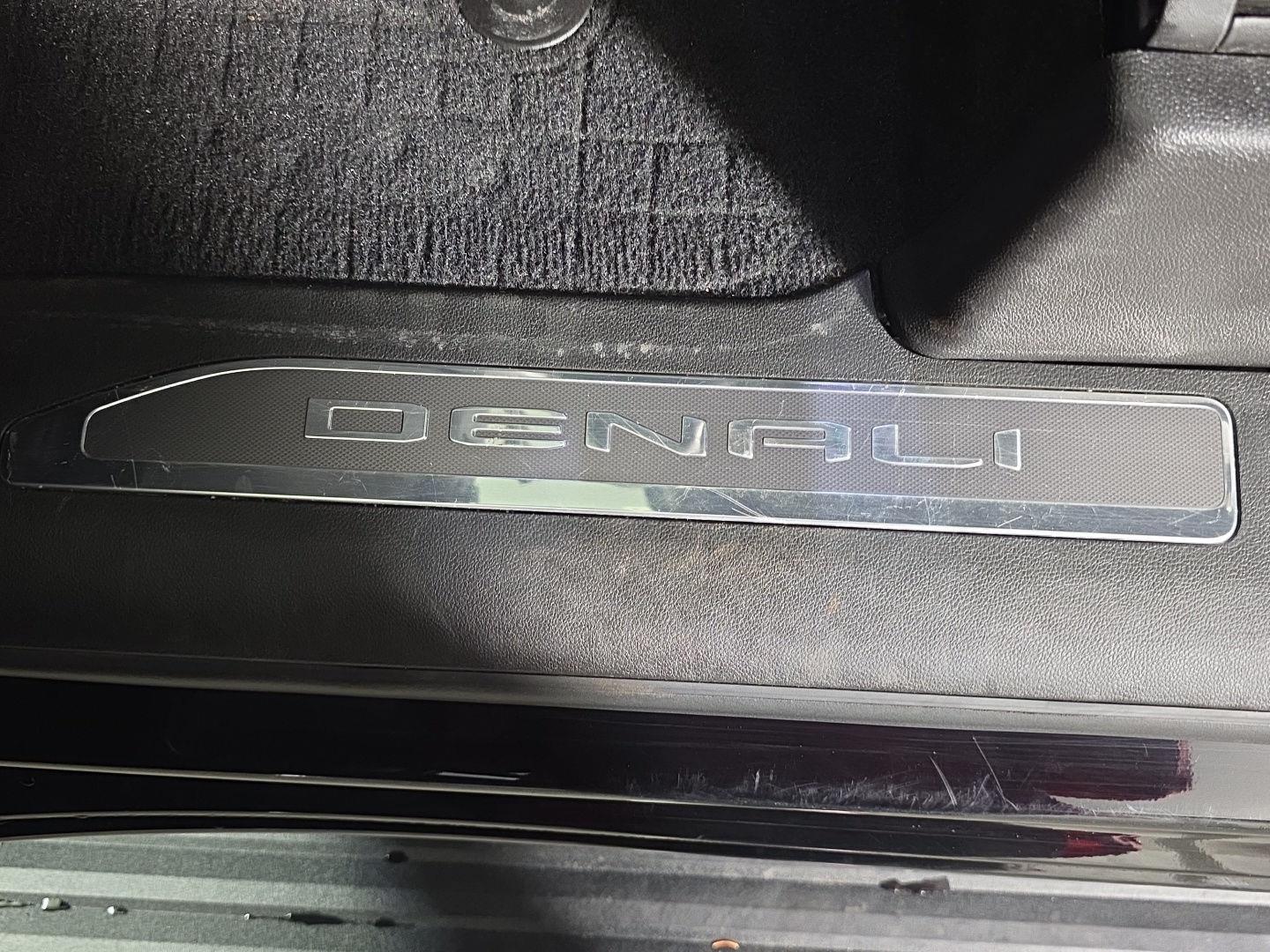 Used 2025 Onyx Black GMC Denali image 36