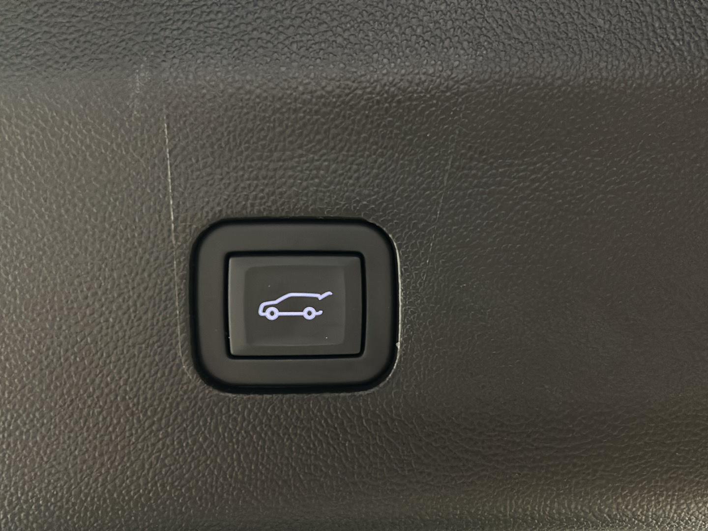 Used 2023 Emperor Blue Metallic Buick Premium image 9