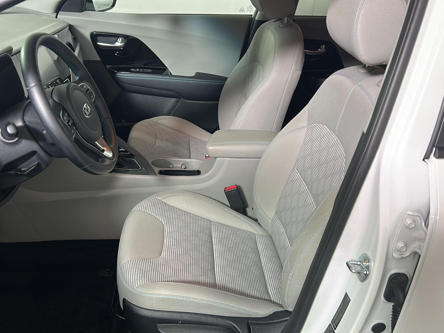 Used 2021 Snow White Pearl Kia LXS image 13