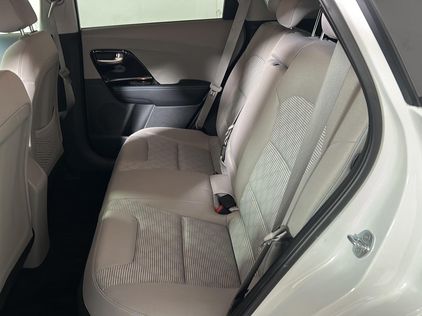 Used 2021 Snow White Pearl Kia LXS image 14