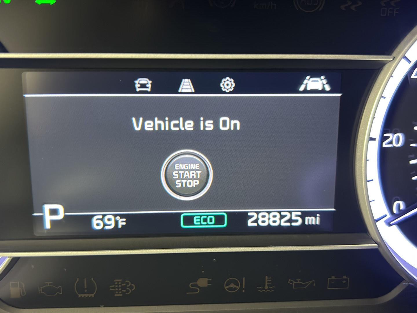 Used 2021 Snow White Pearl Kia LXS image 16