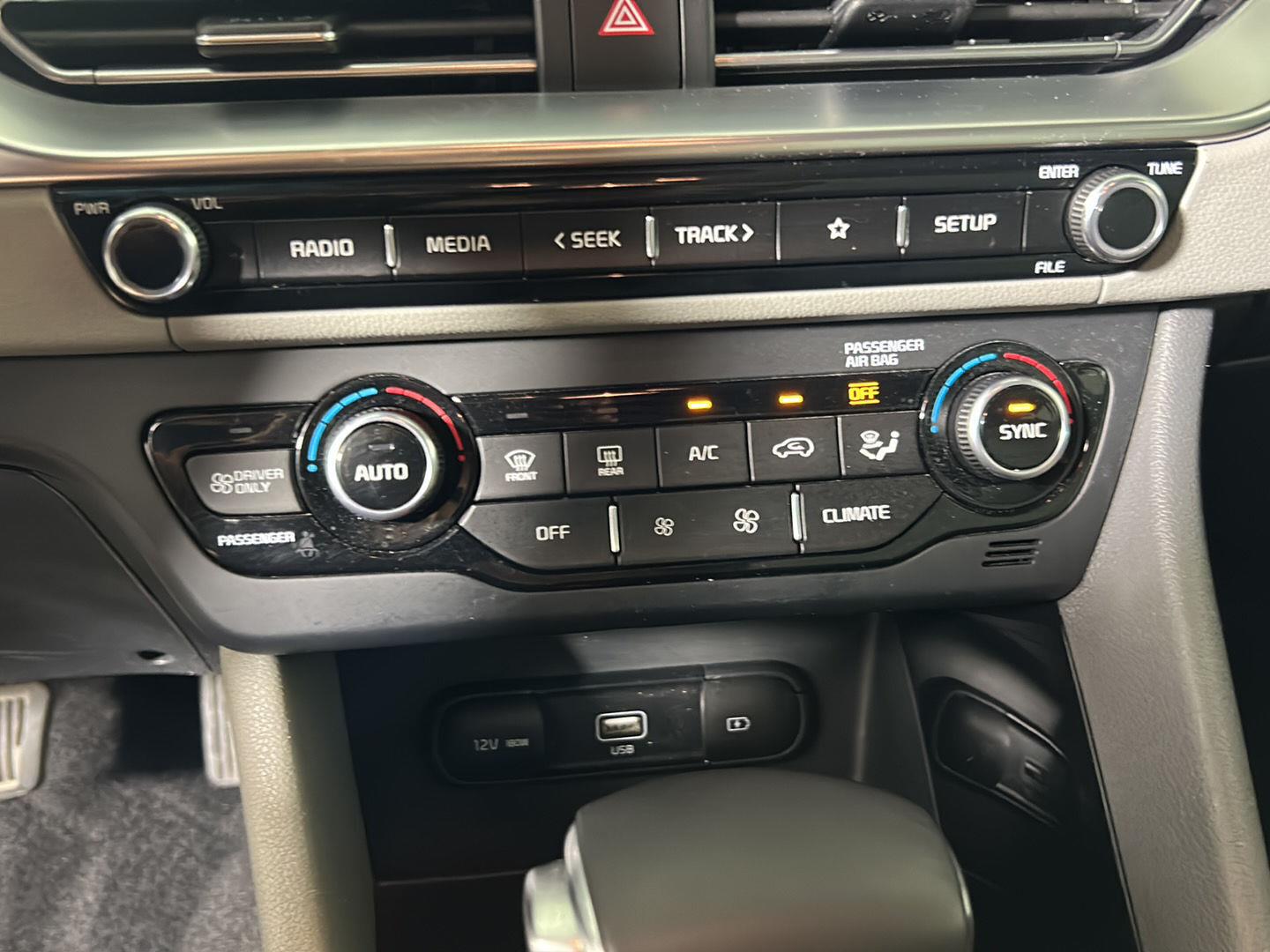 Used 2021 Snow White Pearl Kia LXS image 18