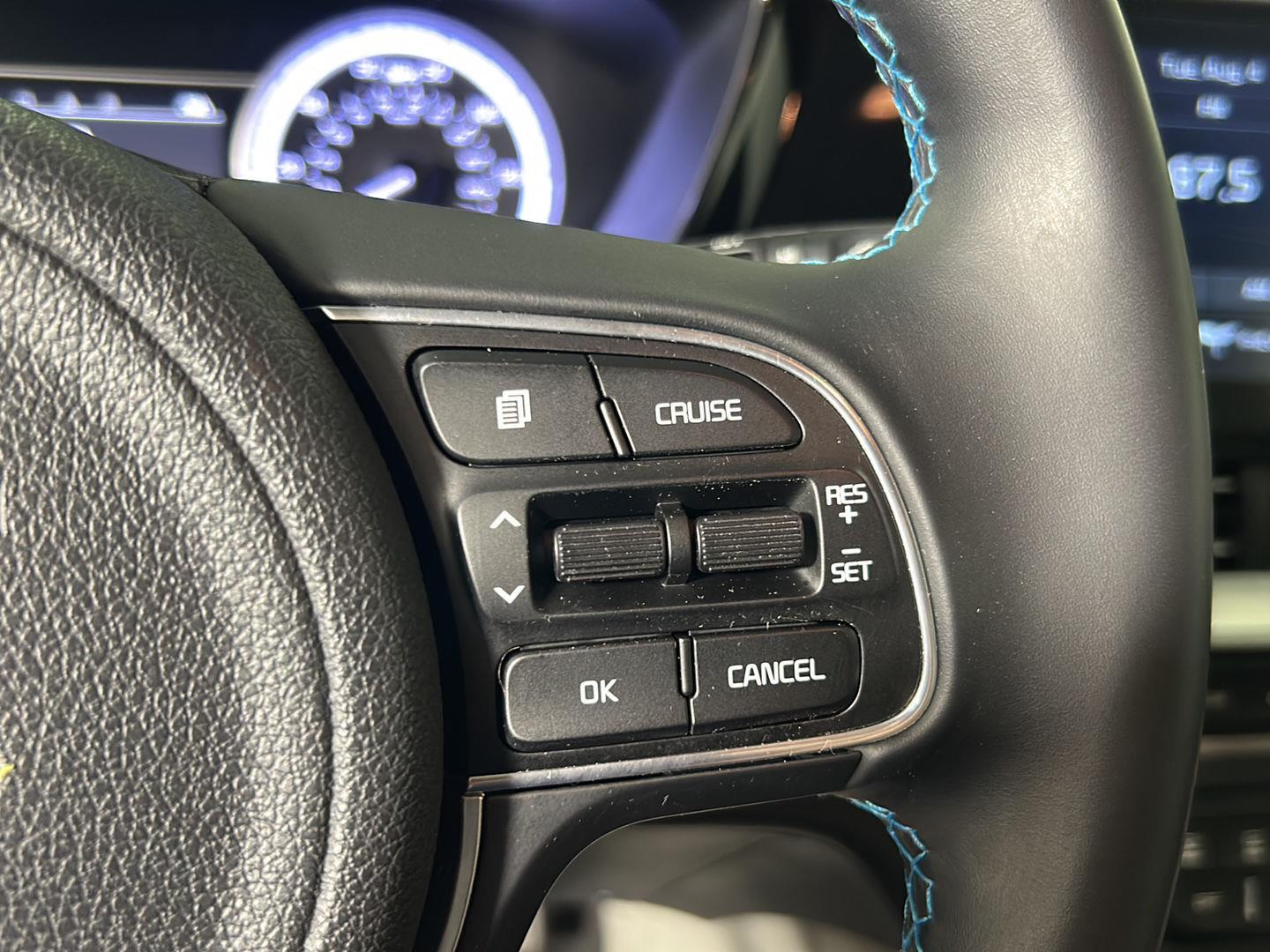 Used 2021 Snow White Pearl Kia LXS image 20