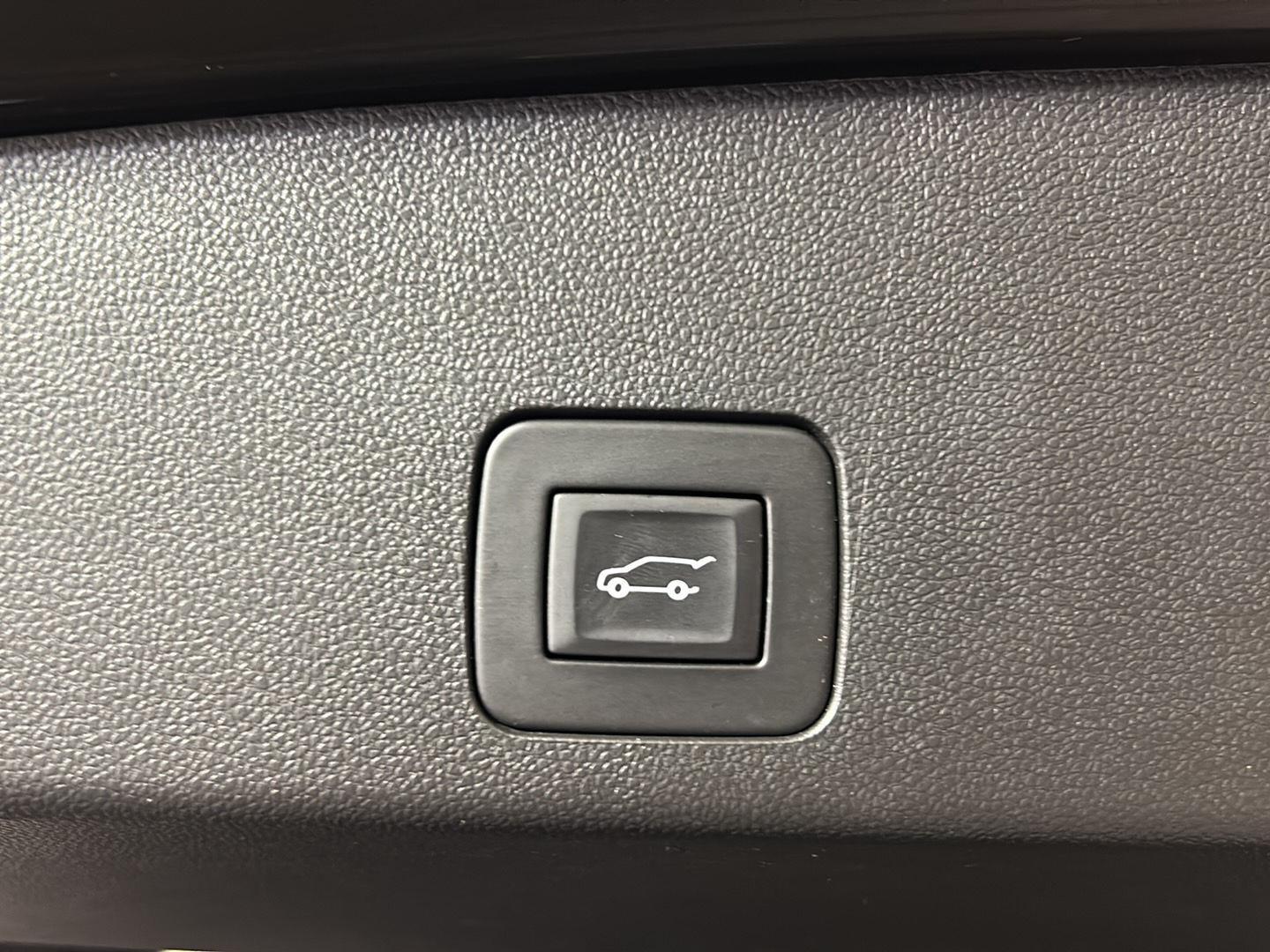 Used 2024 Ebony Twilight Metallic Buick Avenir image 9