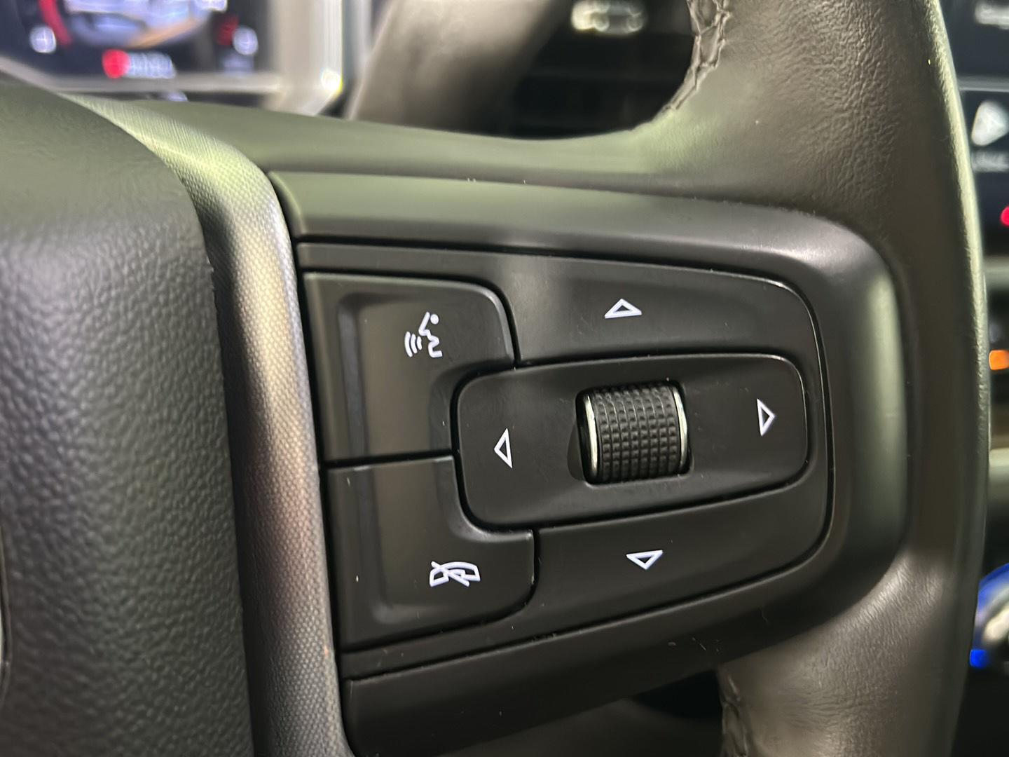 Used 2024 Summit White GMC Elevation image 20